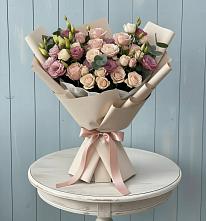 Букет цветов из:  Розы и Лизиантусы в Приволжском Республики Марий Эл