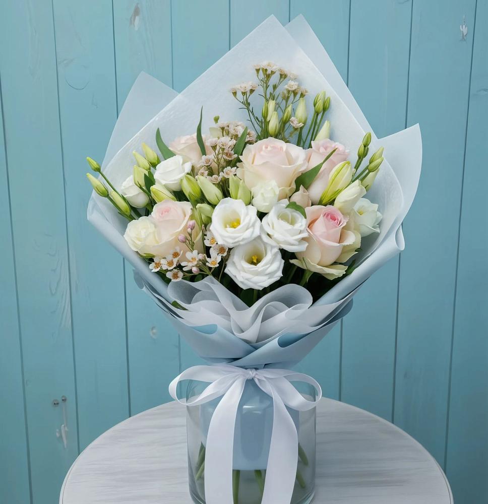 Букет цветов из: Розы и Лизиантусы в Приволжском Республики Марий Эл