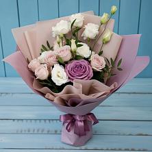 Букет цветов из:  Розы и Лизиантусы в Приволжском Республики Марий Эл
