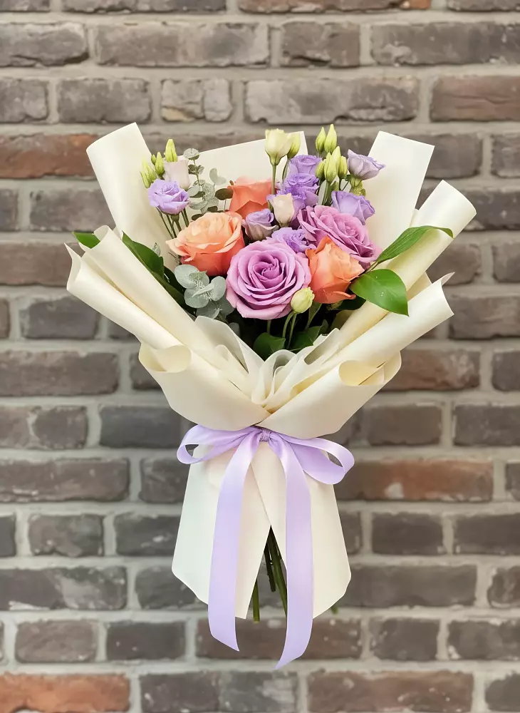 Букет цветов из: Лизиантусы и Розы в Приволжском Республики Марий Эл