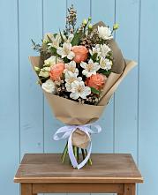 Букет цветов из:  Альстромерии, Лизиантусы, Розы и Хризантемы в Приволжском Республики Марий Эл