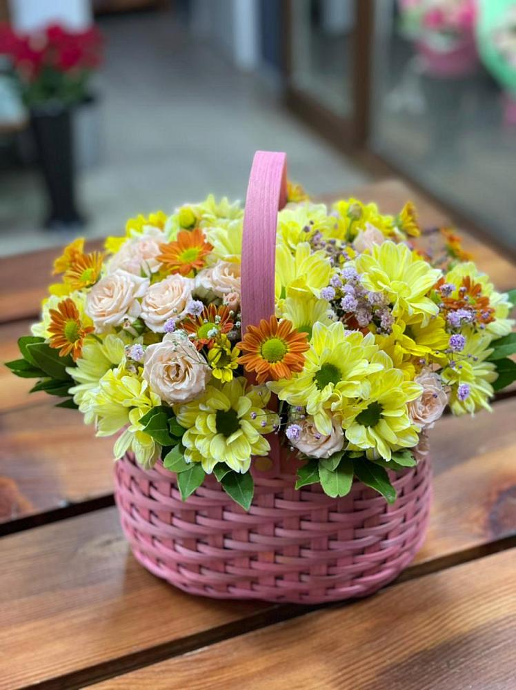 Цветочная композиция из Хризантемы и Розы в корзине в Приволжском Республики Марий Эл