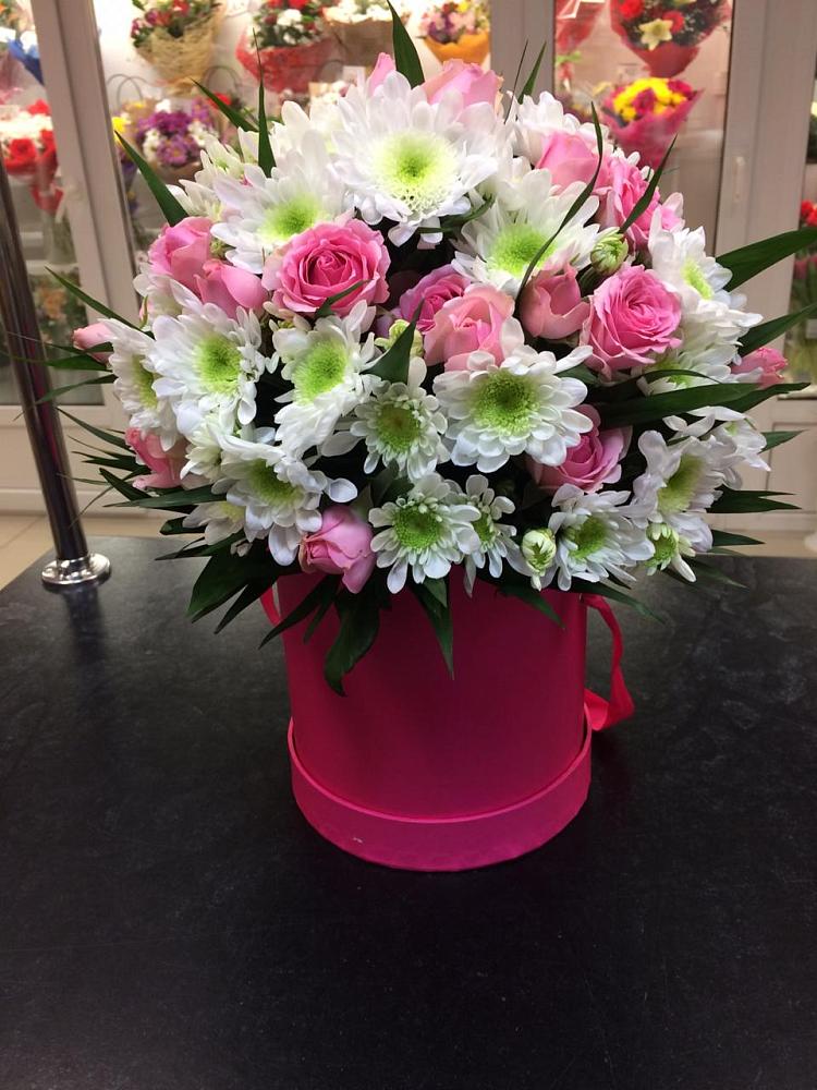 Цветочная композиция из Розы и Хризантемы в шляпной коробке в Приволжском Республики Марий Эл