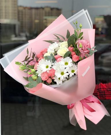 Букет цветов из: Розы, Лизиантусы и Хризантемы в Приволжском Республики Марий Эл